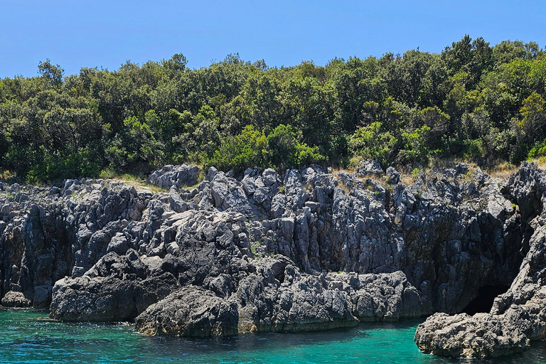 Budva Luxury Private Boat Tour with Snorkeling and SUP Budva: Private Traditional Boat Tour with Snorkeling and SUP