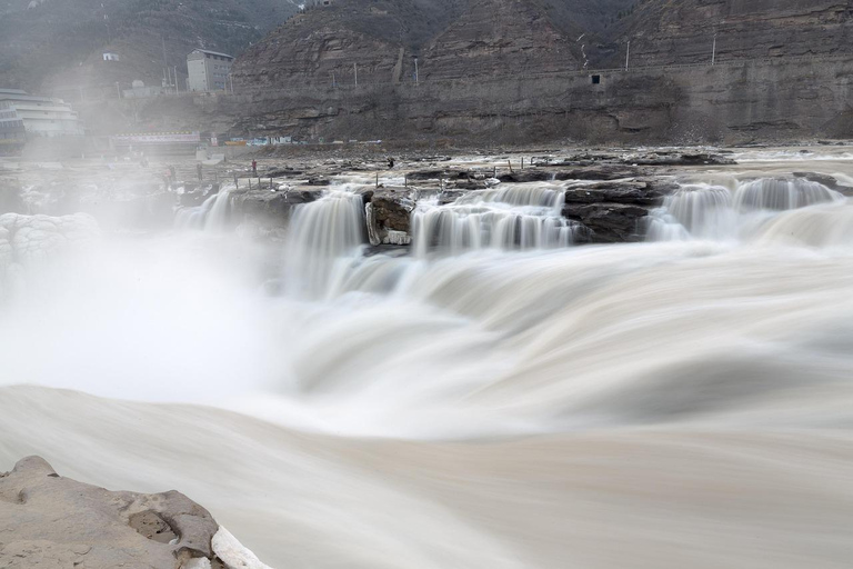 Xi’an: Hukou Waterfall Day Trip with Guide & Pickup