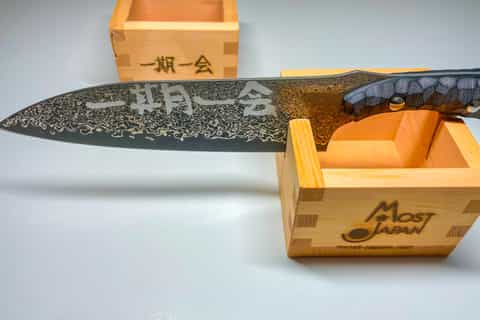 関町：刀剣博物館で自分だけのダマスカス包丁を手作り | GetYourGuide