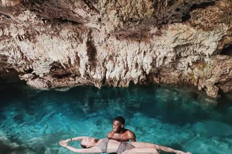 Zanzibar: Privat Jozani-skogen, Kuza-grottan och Rock RestaurantZanzibar: Privat Jozani-skogen, Kuza-grottan och Rock-restaurangen