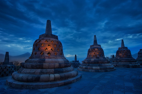 Visita a Borobudur: garante a subida ao topo da estrutura do templo