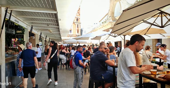 Cádiz: Tapas Bars and wine walking tour (small group)