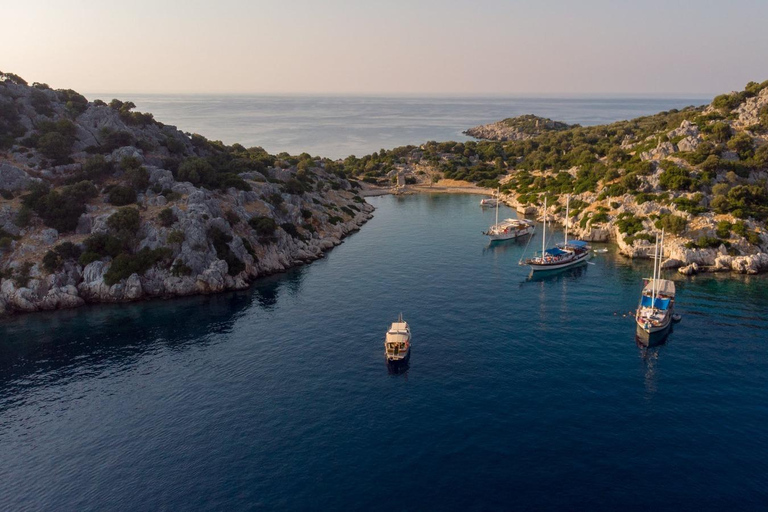 Kalkan: Bootsfahrt zur versunkenen Stadt KekovaAb Kalkan: Bootstour zur versunkenen Stadt Kekova