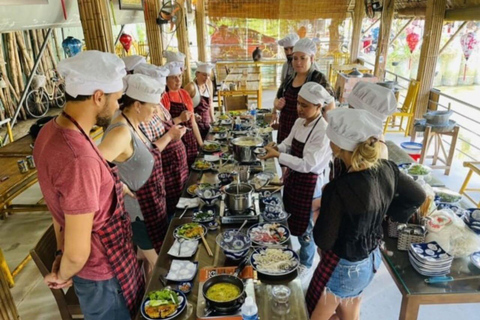 Hoi An : Cours de cuisine pour le déjeuner/dîner avec une famille localeHoi An : Cours de cuisine traditionnelle avec une famille locale