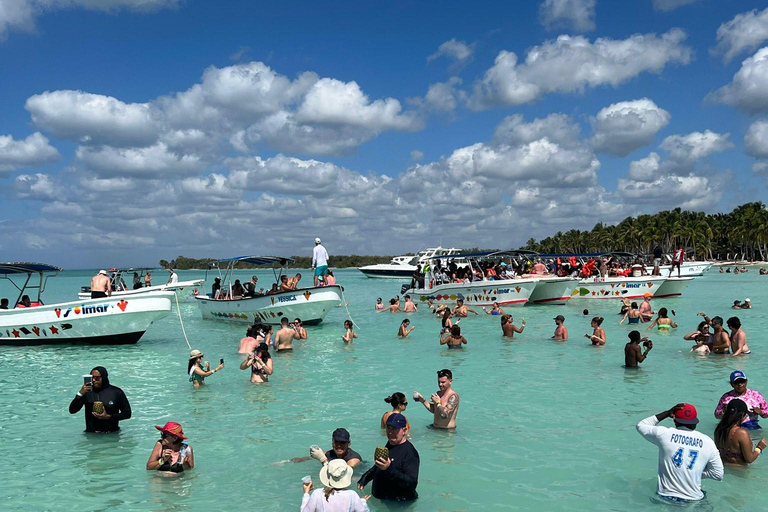 Excursão à Ilha Saona e ao Rio Chavon com almoço e bebidasOpção de excursão regular em grupo compartilhado