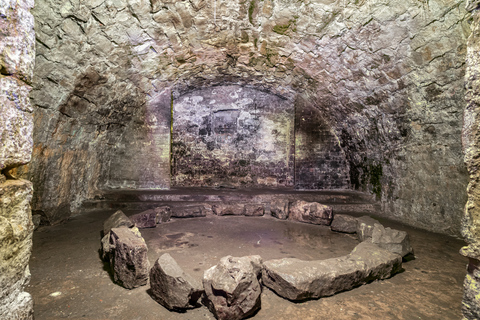 Edinburgh: Haunted Underground Vaults and Graveyard TourVaults and Graveyard Tour