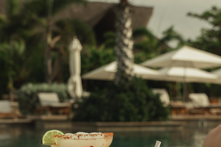Cartagena:Makani Beach Club w/ Boat Transfer, Drink & Sunbed Makani ELUA VIP Couple Experience – Spa, Lunch & Drinks