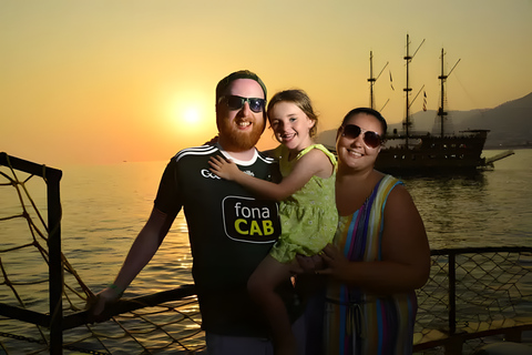 Alanya: Sunset Pirate Boat Cruise with Dinner