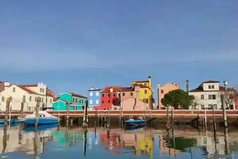 Tour to Pellestrina in a typical lagoon boat from Chioggia
