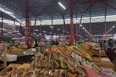 Smag kirgisisk nomademad og udforsk Osh Bazaar for souvenirs