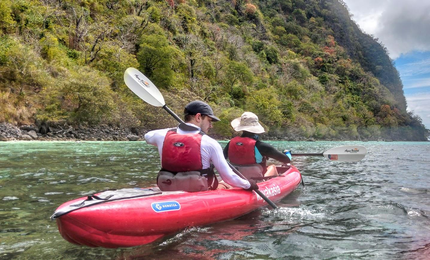 Coron: North Face Kajaktour mit Mittagessen und Schnorcheln