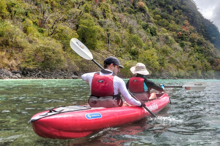 Coron: North Face Kayaking Tour with Lunch and Snorkeling