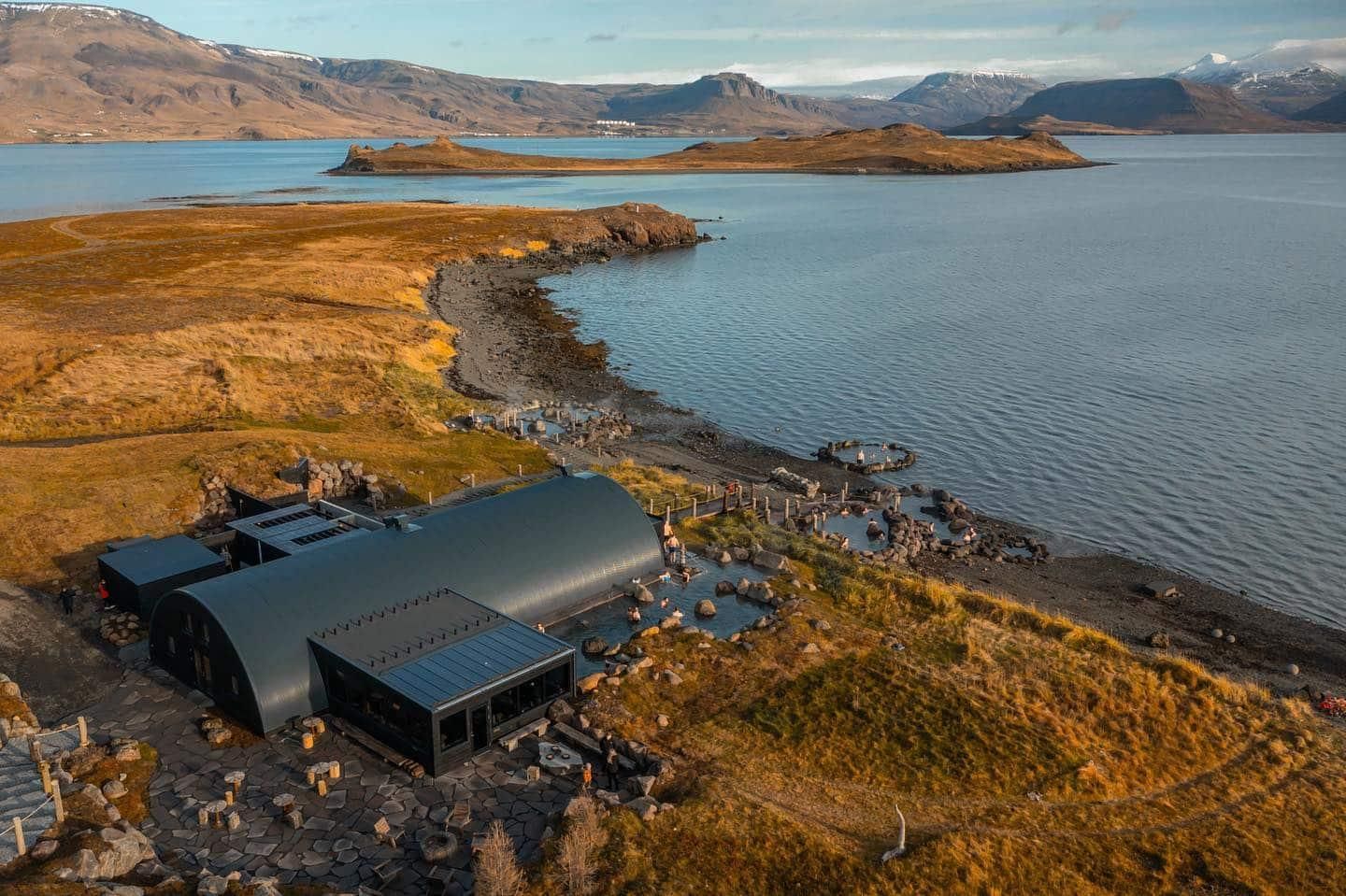 Von Reykjavik: Hvammsvík Hot Springs Privattransfer