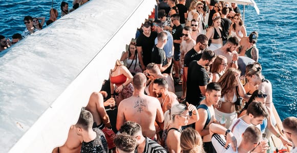 Poreč: Bootsparty mit Getränken, DJ und After-Party