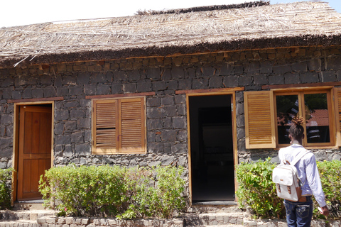 From Praia: Guided tour of Praia, Rua d'Arte & Cidade Velha. Private: Guided tour of Praia, Rua d'Arte & Cidade Velha.