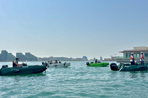 Tour de áudio pela Ilha Yas, condução própria guiada em grupo, fácil e divertidoSeaRay 25 FT • Com o capitão Bayside • Perfeito para até 6 pessoas