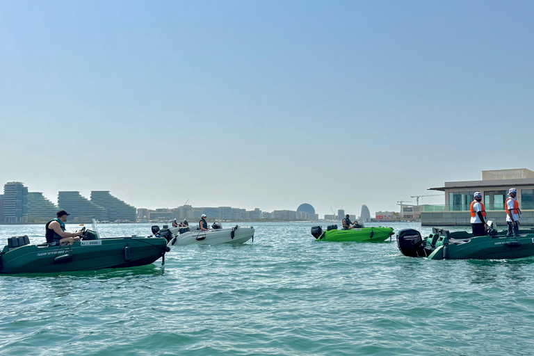 Tour de áudio pela Ilha Yas, condução própria guiada em grupo, fácil e divertidoSeaRay 25 FT • Com o capitão Bayside • Perfeito para até 6 pessoas