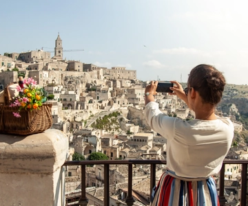 Matera: Soggiorno notturno Suite La Stalla con 2 pasti e tour a piedi