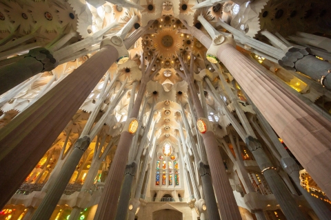 Barcelona: Sagrada Familia Fast Track Guided TourWycieczka po niemiecku