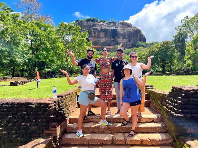 Vanuit Colombo: Sigiriya Rotsfort, Dambulla & Safaritocht