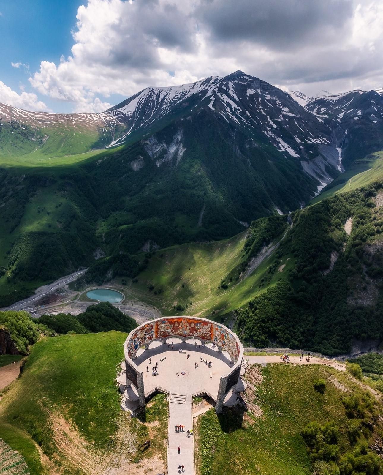 Ab Tiflis: Private Tagestour nach Gudauri und in die Berge von Kazbegi