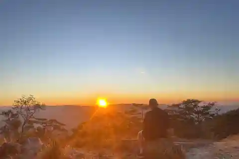 Dalat: Wandelen op de berg om de wolken en de zonsopgang te observeren