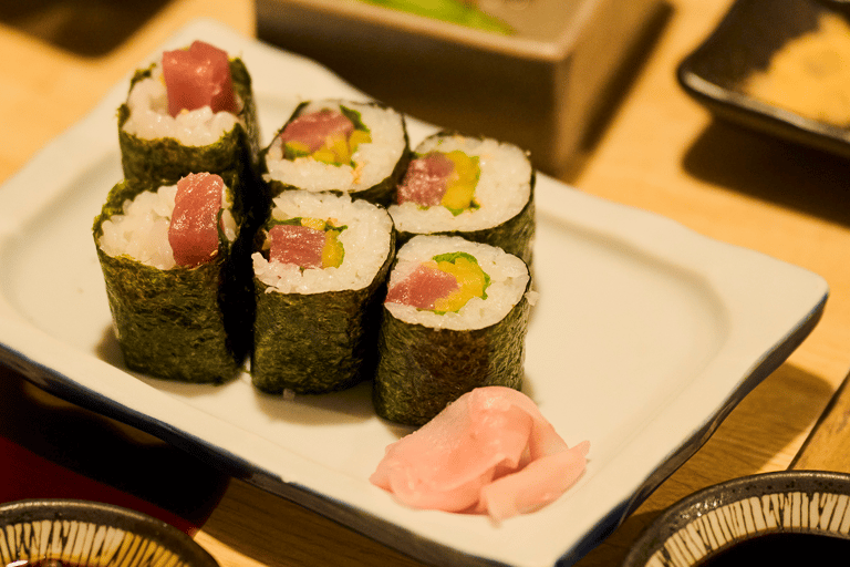 جولة طعام في أوساكا - ١٢ طبقًا و٣ مشروبات