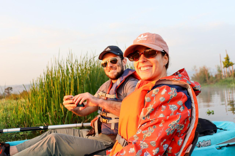 Tour in kayak a Xochimilco: campi di calendula e sapori del giorno dei mortiTour in kayak all'alba a Xochimilco
