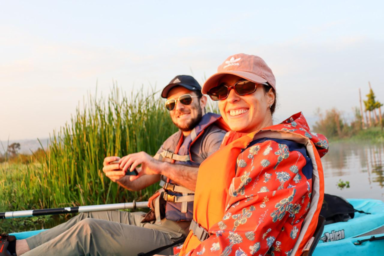 Tour in kayak a Xochimilco: campi di calendula e sapori del giorno dei mortiTour in kayak all'alba a Xochimilco