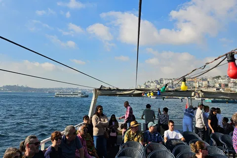 Istambul: Cruzeiro de barco pelo lado asiático do Bósforo - manhã