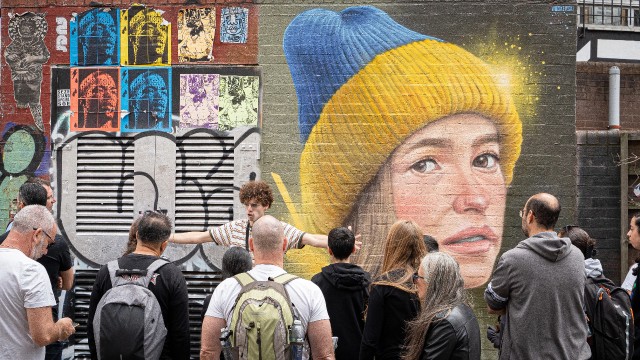 Visit London Ultimate Shoreditch Street Art Tour in Londres