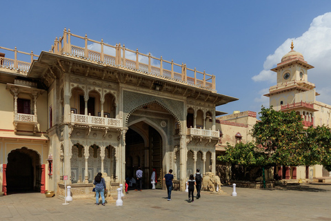 Jaipur: een grote erfgoedtour op dezelfde dag - Heritage Rajasthantour met lunch, monumententicket, alleen auto- en lokale gids.