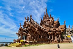 Private Tagestour in Pattaya: Sanctuary of Truth & Strandcafé