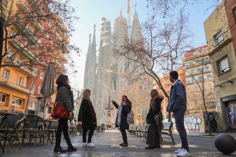 Barcelona: Sagrada Familia Skip The Line Insider Guided Tour Tour in Spanish (Monday)