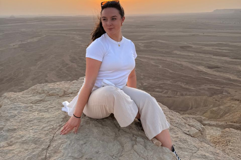 Riyadh: Edge of the World, Sadus Village & Bat Cave Tour Edge of the World, Sadus Village..etc(Private tour)