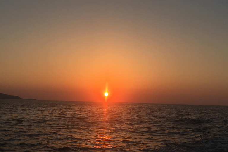 Agia Pelagia : Excursion en bateau à moteur au coucher du soleil avec boissons non alcoolisées