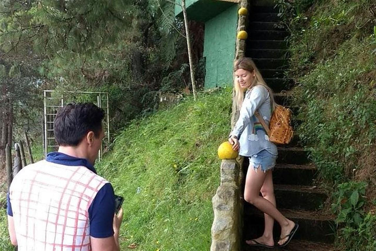 Medellin: Private Pablo Escobar Escape Route Tour Medellin: Pablo Escobar Tour grupal con Comuna 13