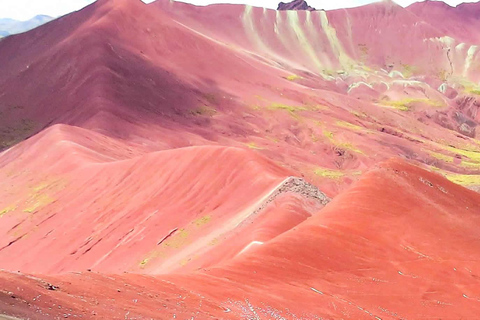 Cuzco: Excursión de un día a la Montaña del Arco Iris y el Valle Rojo con comidas