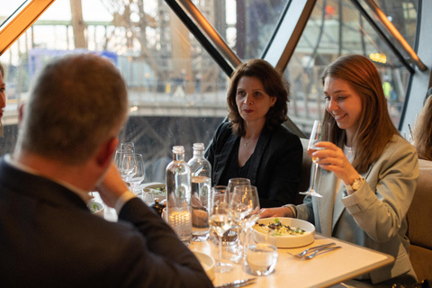 Parigi: Pranzo con la Madame Brasserie della Torre EiffelMenu Madame con bevande - Vista sulla Senna