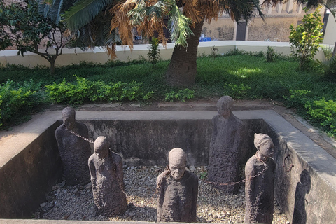 Flavors & History of Zanzibar: Spice Farm & Stone Town Tour Pickup from anyhotel