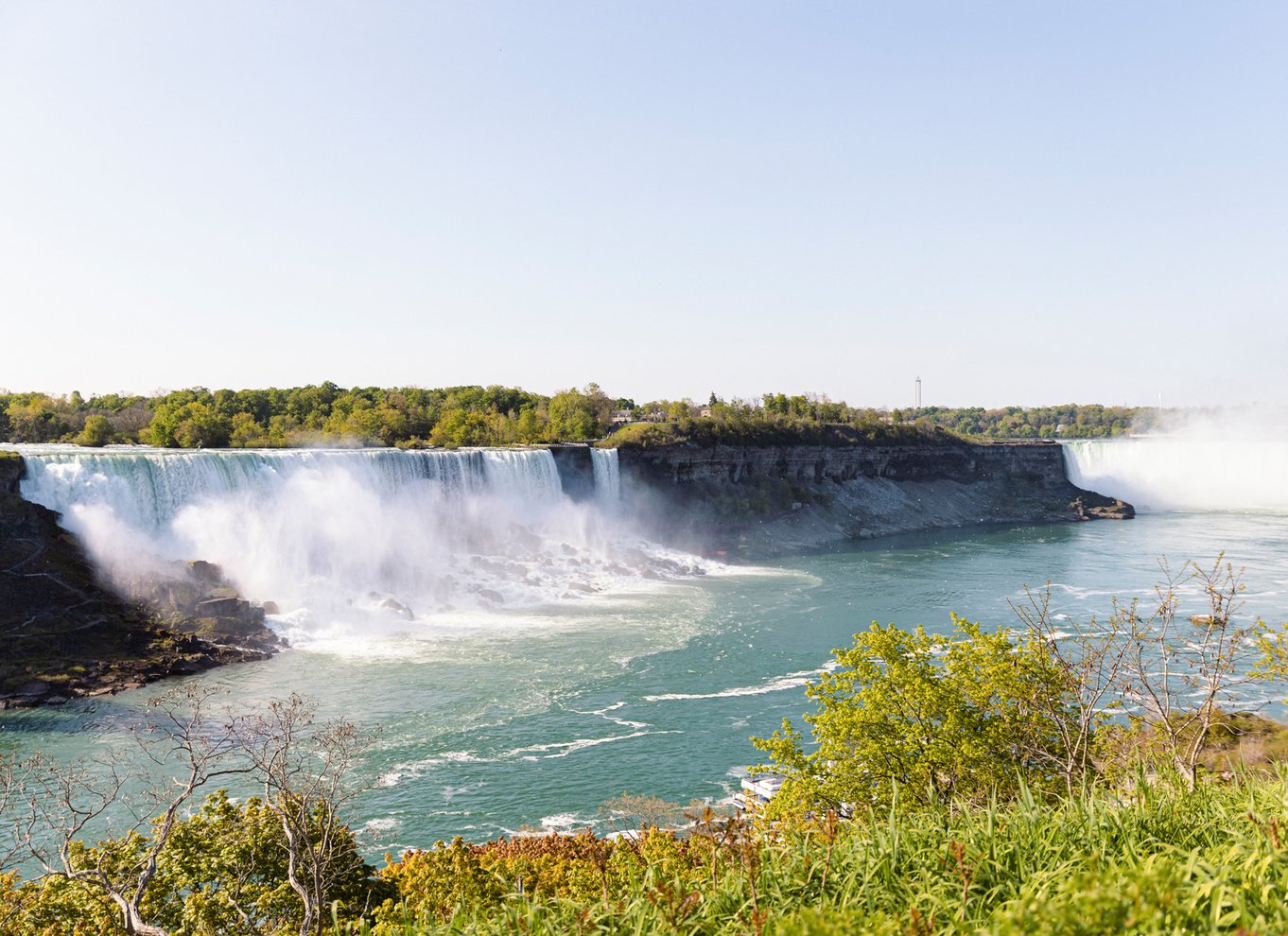 Niagara Falls: Bådtur og rejse bag vandfaldene