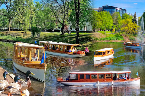 Recorrido turístico por Riga en barco por el canal