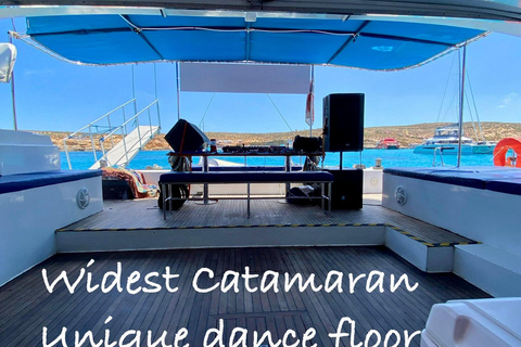 Malta: Catamaran La Zingara private day charters renting