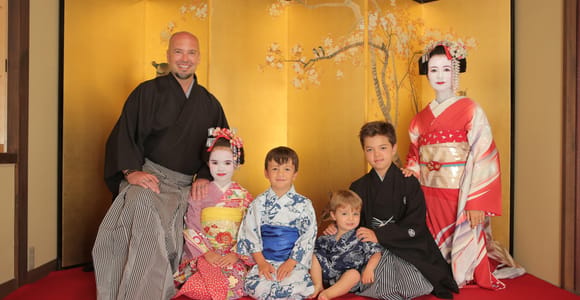 Kyoto kiyomizu Temple : Maiko and Samurai Family Photoshoot