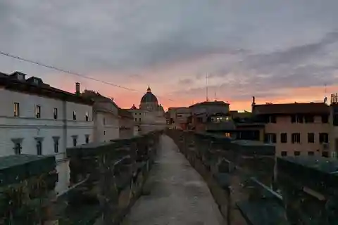 Rome: Evening Guided Tour of Passetto di Borgo