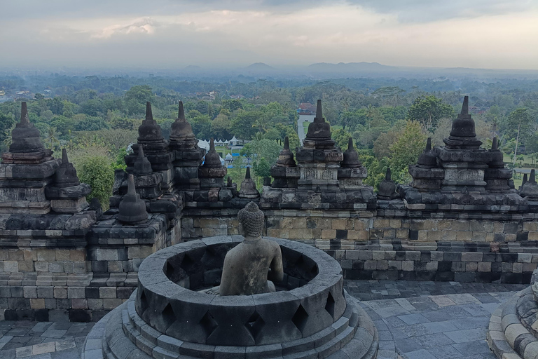Yogyakarta: tour del Palazzo del Sultano, Borobudur e tramontoYogyakarta: Palazzo del Sultano, Borobudur e tour al tramonto
