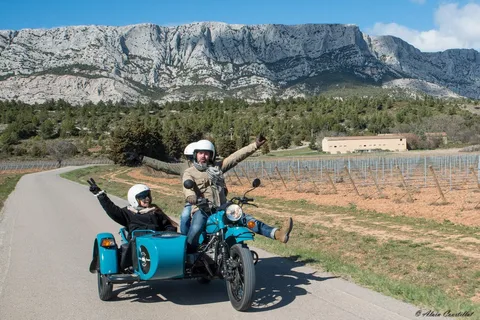 From Aix-en-Provence: 1-Hour Scenic Sidecar Tour
