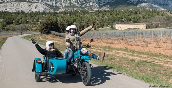 Von Aix-en-Provence aus: 1-stündige Tour mit dem Seitenwagen durch die Landschaft