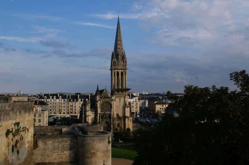 Caen: Private Guided Walking Tour