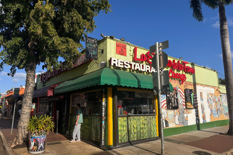 Miami: spacer śladami dziedzictwa i kuchni Little HavanaMiami: Spacer śladami dziedzictwa i kuchni Małej Hawany